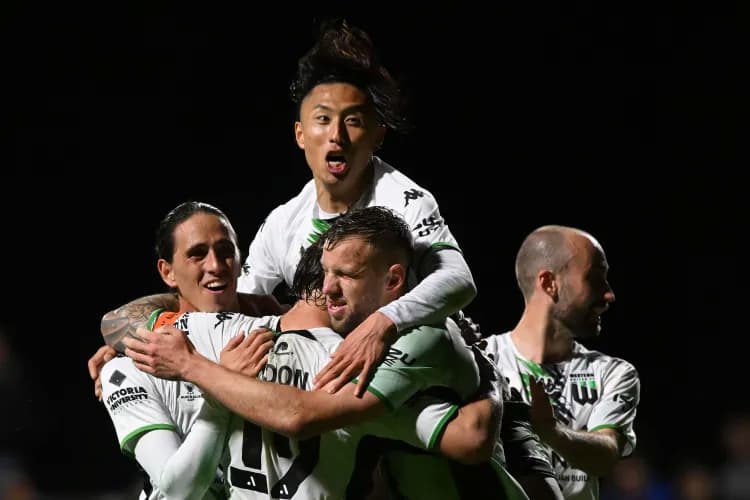 Gold Coast Cup Australia có 20 đội bóng tham dự