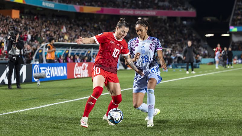 Giải bóng đá Euro Nữ diễn ra sôi động